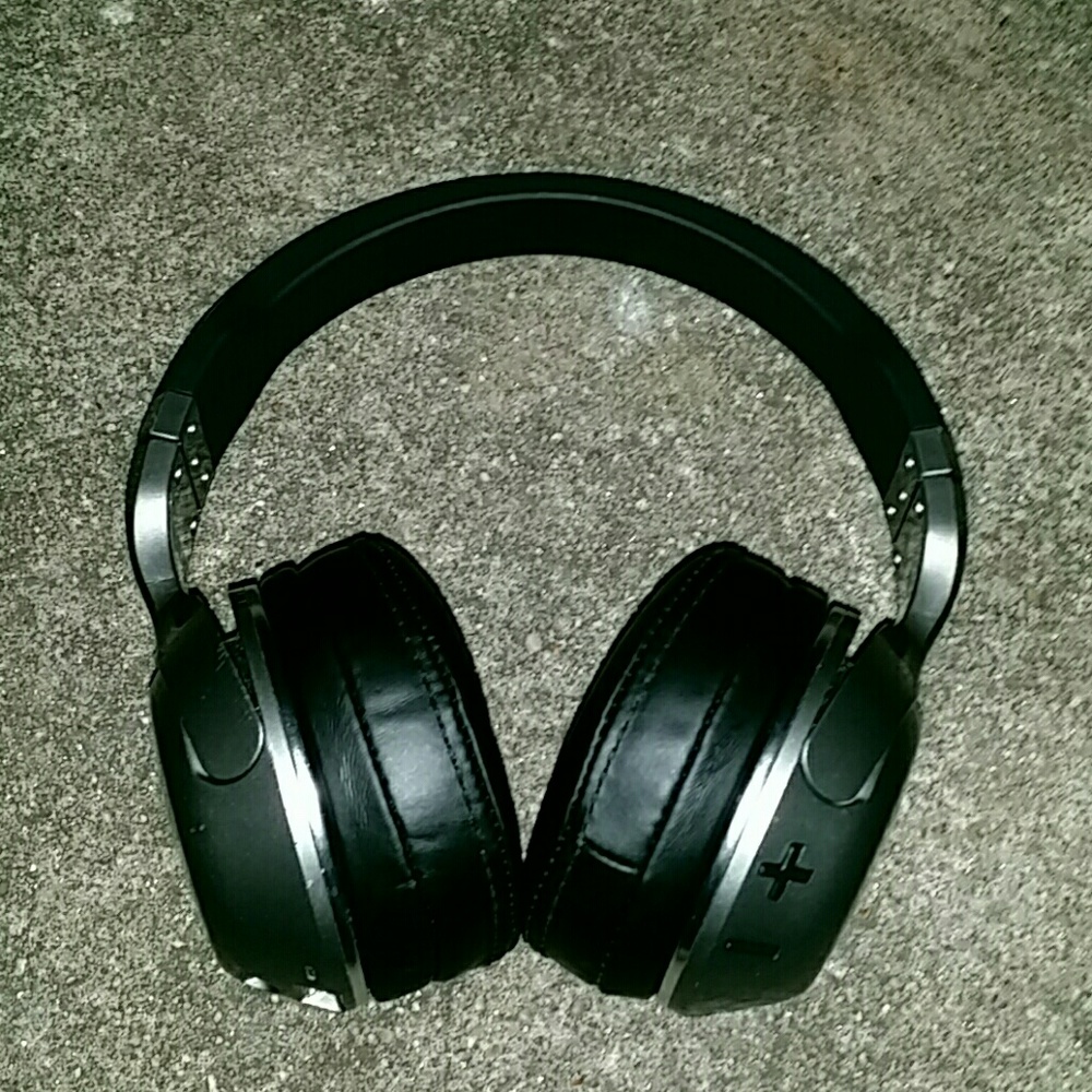 Wireless headphones. Skullcandy . $30. Great shape